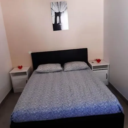 Appartement Avec Parking En Residence 4 Personnes 15Min Plage Sete Exterior photo